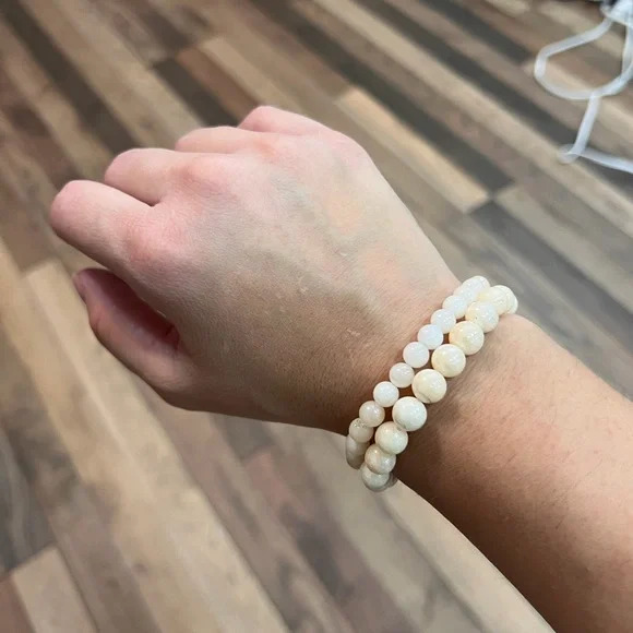 Elegant Cream Beaded Bracelet Set - Picture 1 of 6